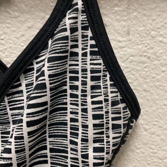 Victoria's Secret Sport Bra Small - Picture 4 of 6